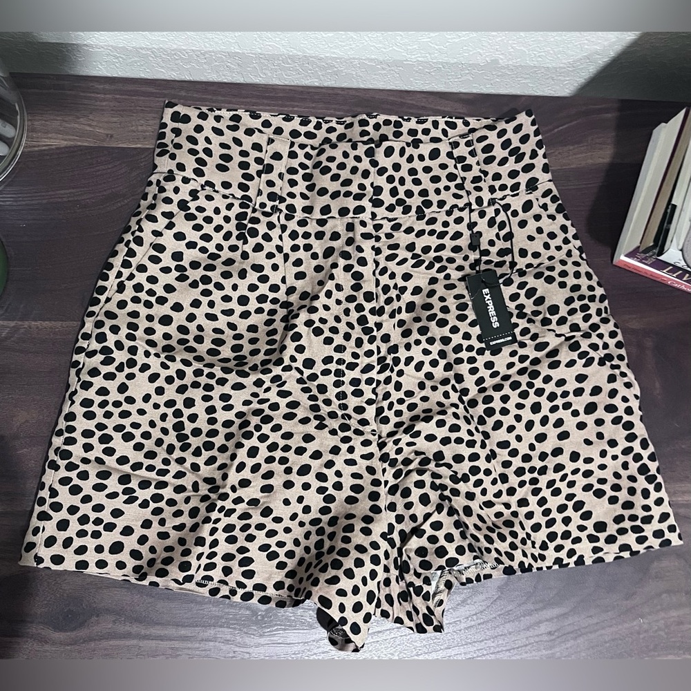 Express High-Waisted Black & Tan Shorts